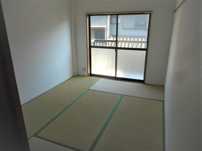 レジデンス栗島 和室6帖