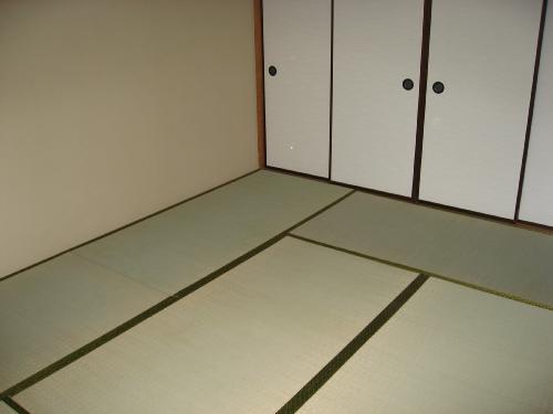 リバーハイツ五条 和室6帖