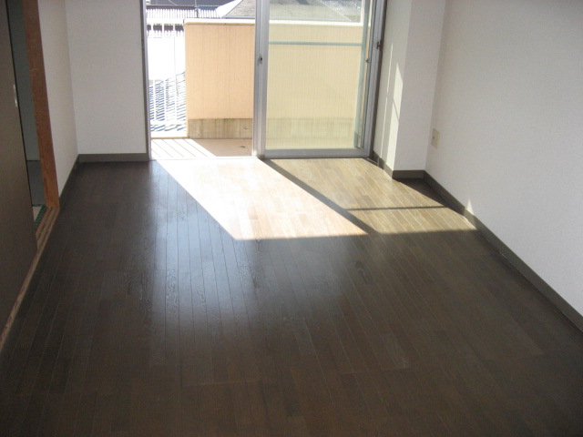 青山マンション 洋間(南)