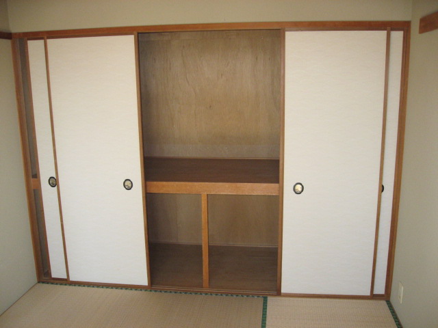 青山マンション 和室6帖-収納